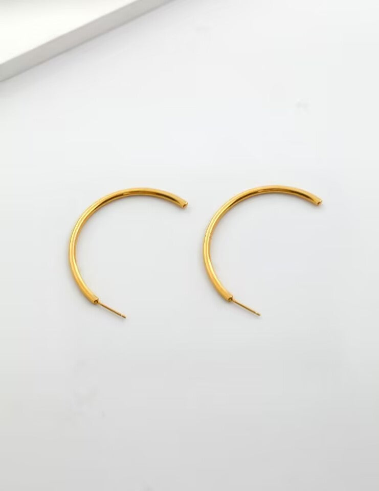 Crescent Moon Earrings (18K Gold Plated)